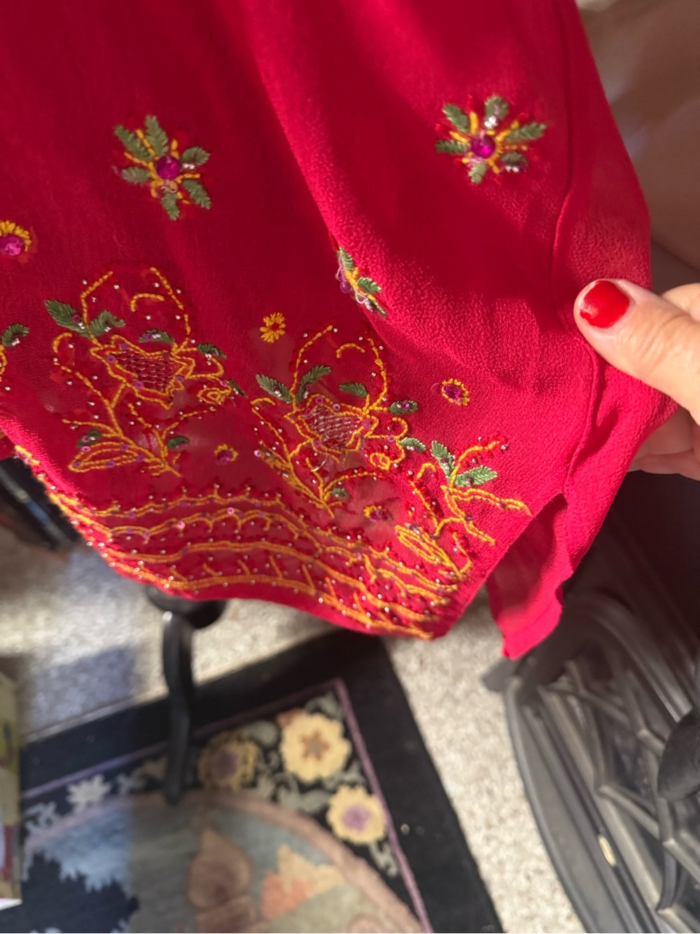 Embroidered Red Women's Tunic with Floral Accents. Ptp 22, 34” length. - Picture 4 of 5